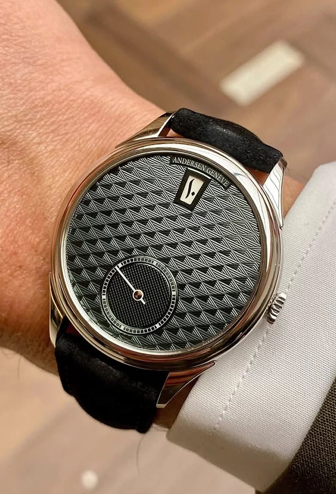 Gallery-Watch 1